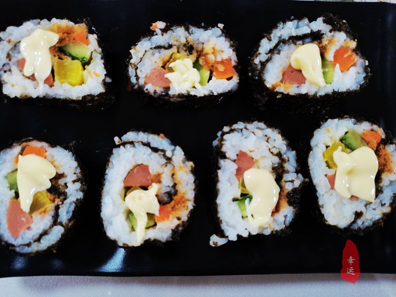 自制寿司的做法和材料有哪些,如何制作寿司不用任何工具