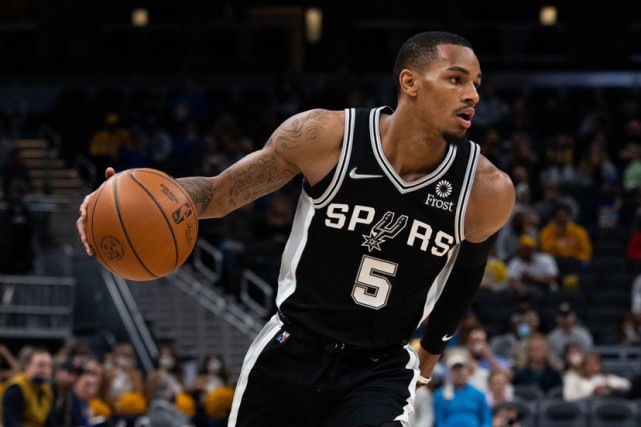 威少詹姆斯相继三双,火箭战胜湖人威少30分詹姆斯三双