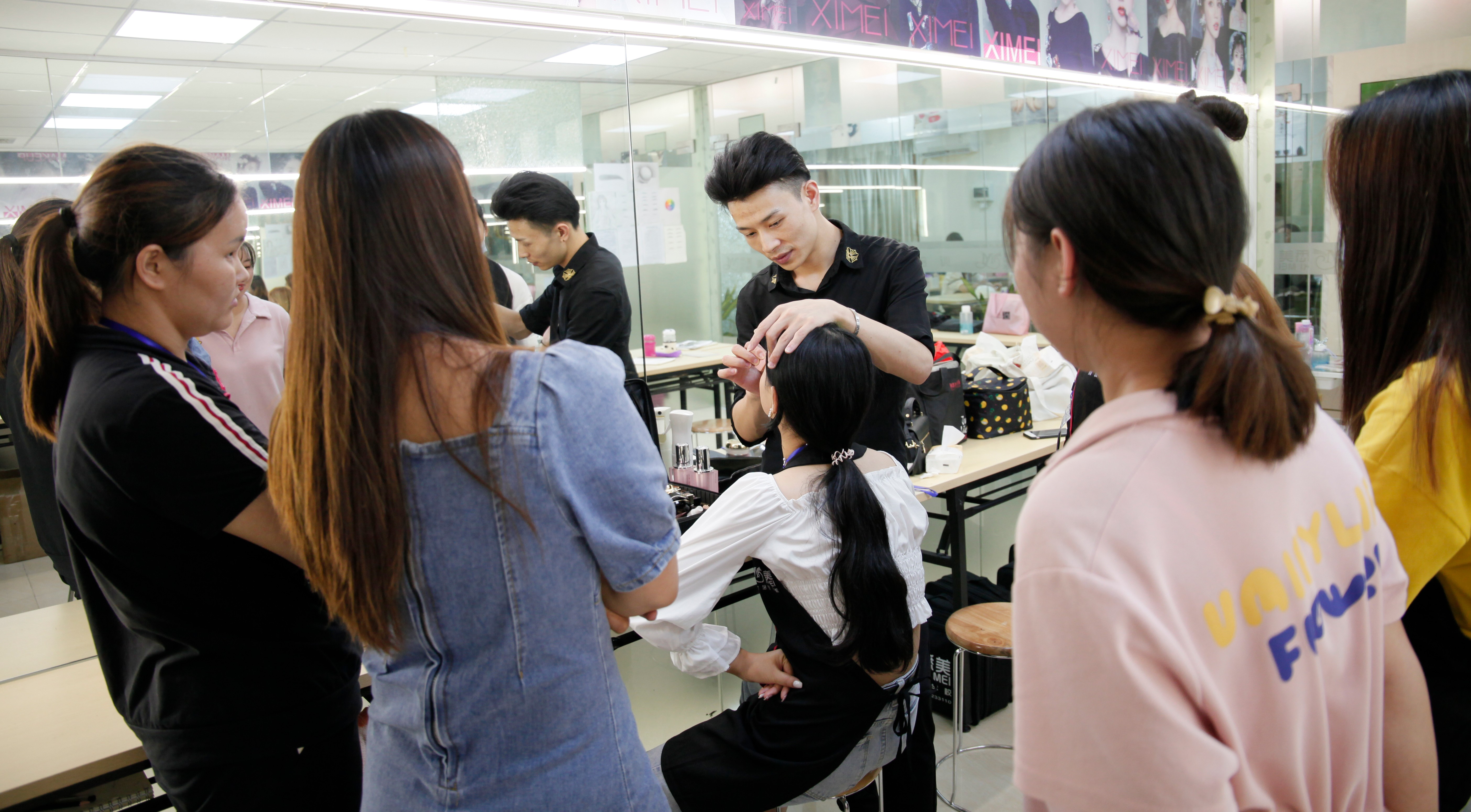 广州学化妆学费大概多少钱,广州天河区学化妆培训班