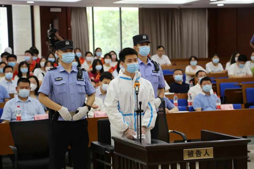 一男子因贩卖毒品被判刑,交友不慎贩卖毒品