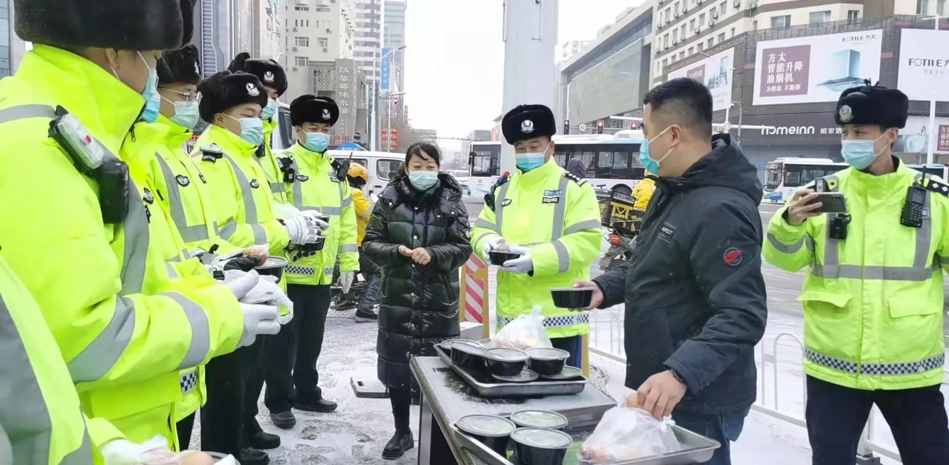 腊八节送温暖,腊八粥飘香真情暖寒冬