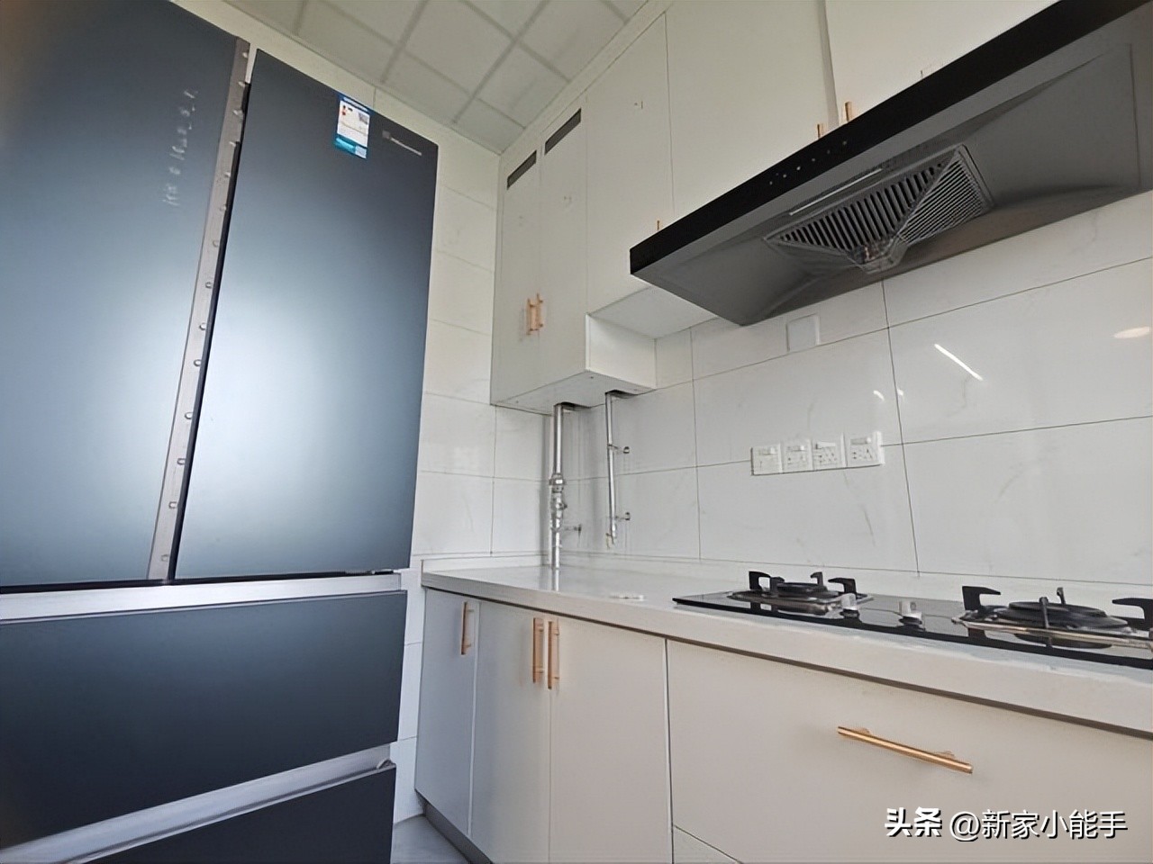 免吊顶客厅装修风格,这才是现代简约装修的极简风格