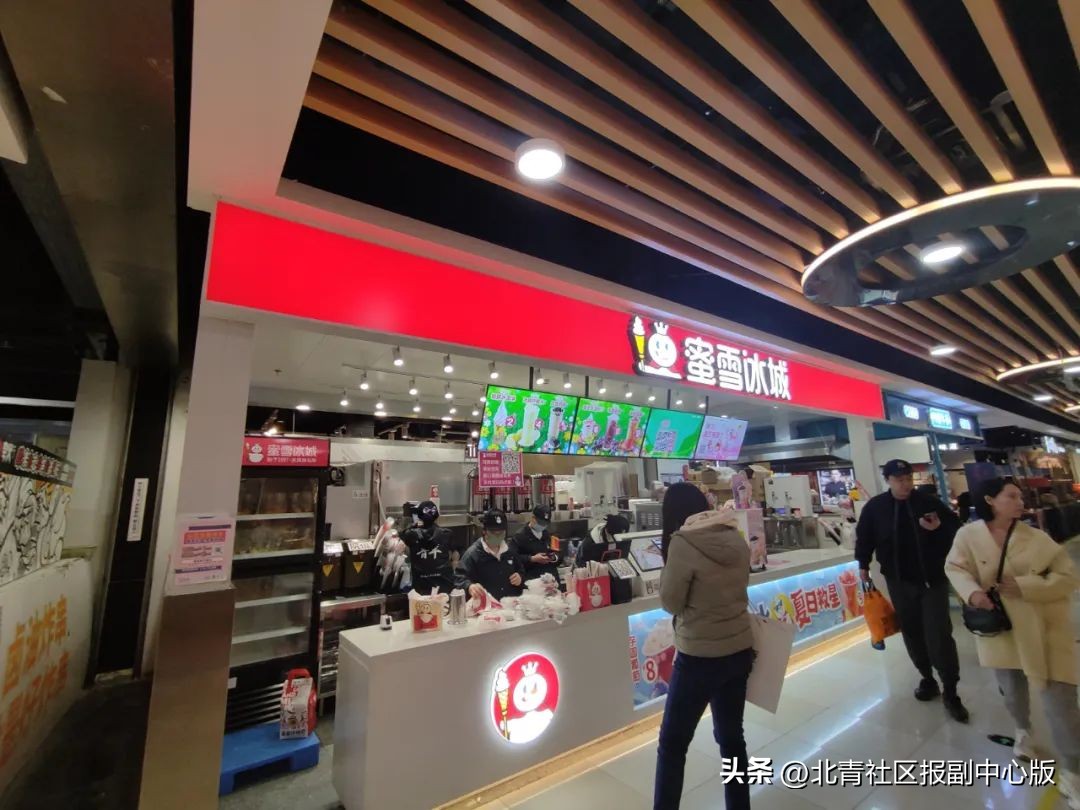 3.3亿热搜！瑞幸咖啡去冰剩半杯是“*规则潜**”？实探通州店：我们不是“加冰王”！