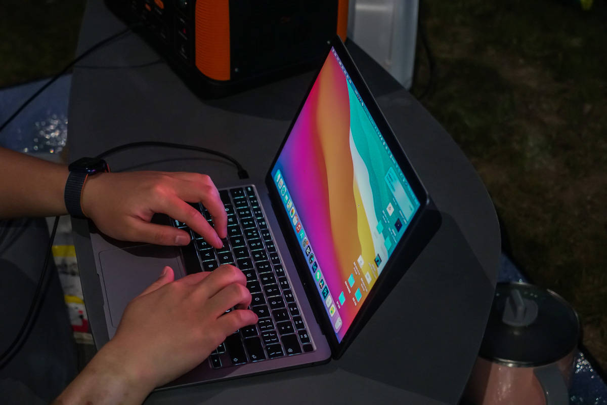 金威澎全兼容快充10000mah,支持80w无线充电