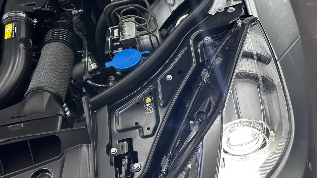 搞了辆“破烂不堪”的老款轿跑，进厂重造大翻新，满血复活变新车