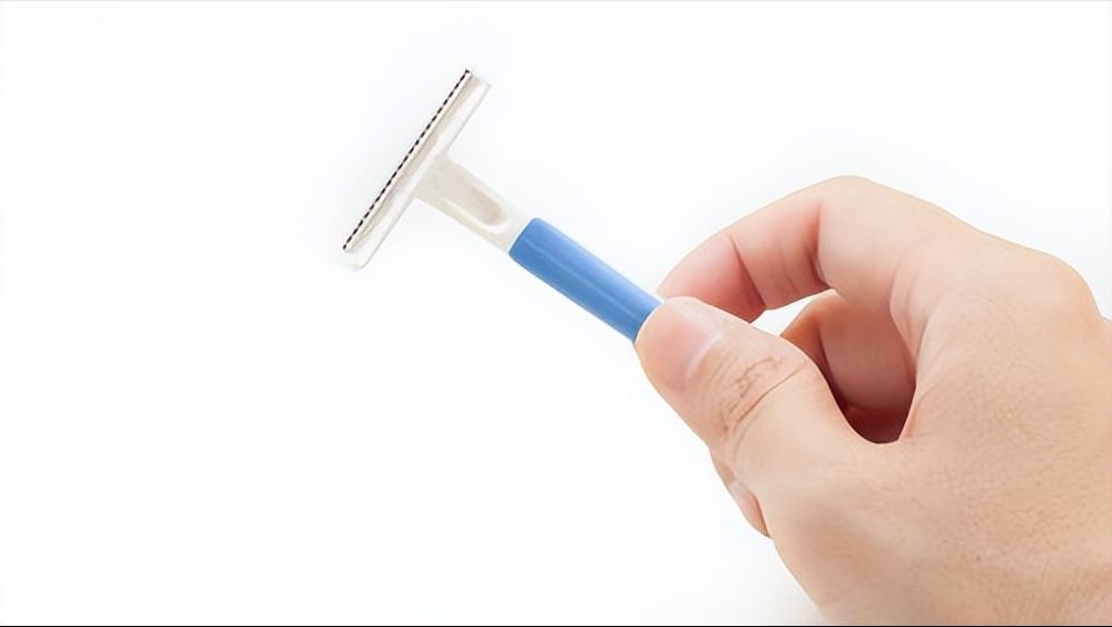 女性屁股上长满痘痘什么原因,女性臀部前面生毛怎么消除