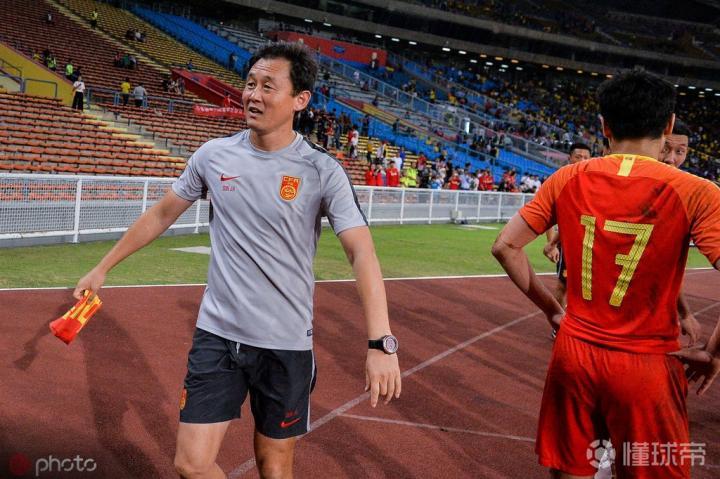 中国人适合踢足球吗,中国人适合打篮球还是踢足球