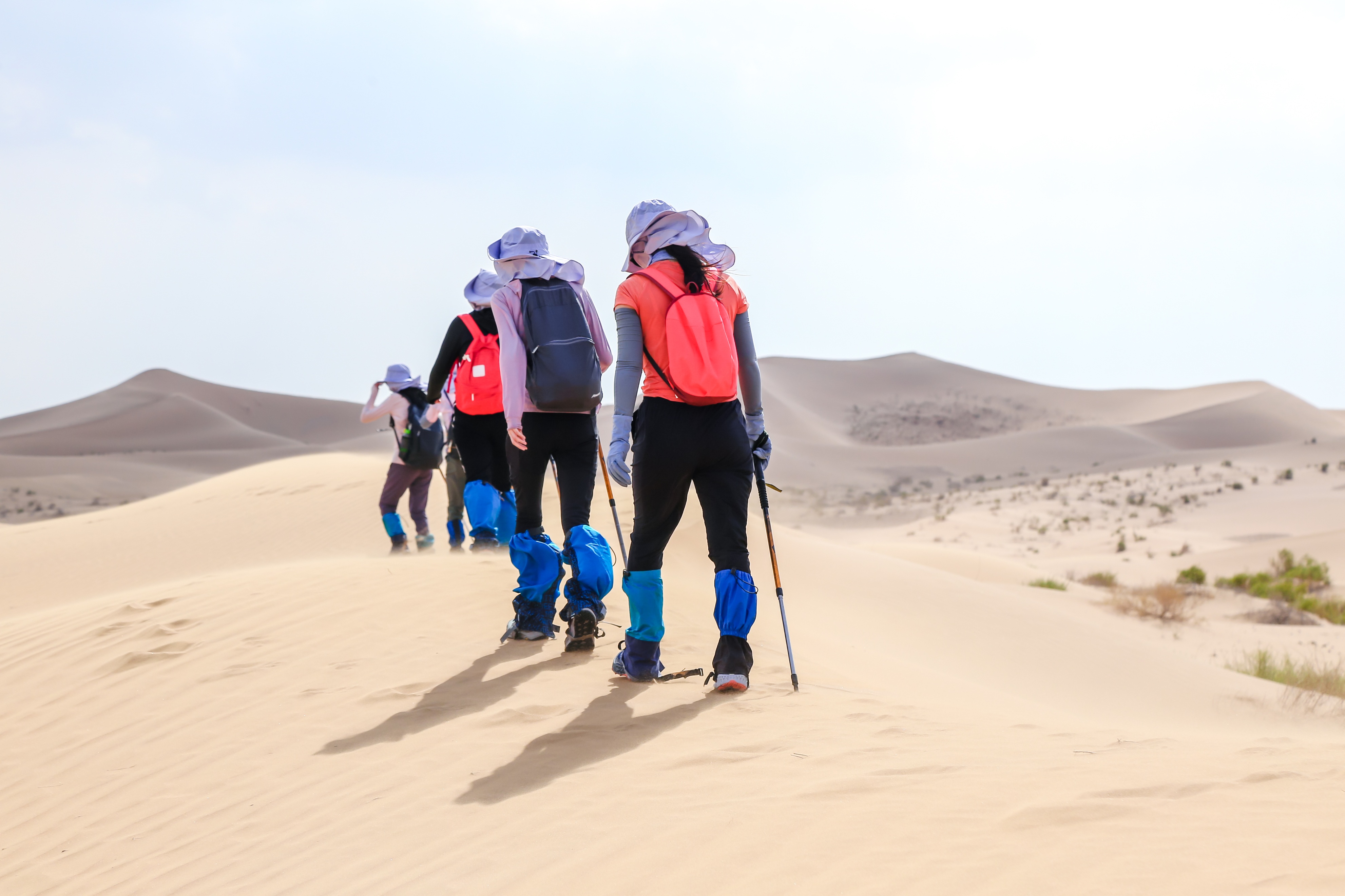 沙漠徒步里面的团建活动有哪些,沙漠团建需要什么装备