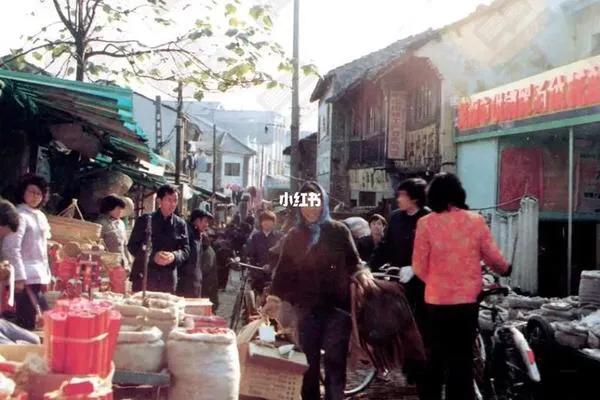 沿河批发市场在哪里,芜湖最大小商品批发市场