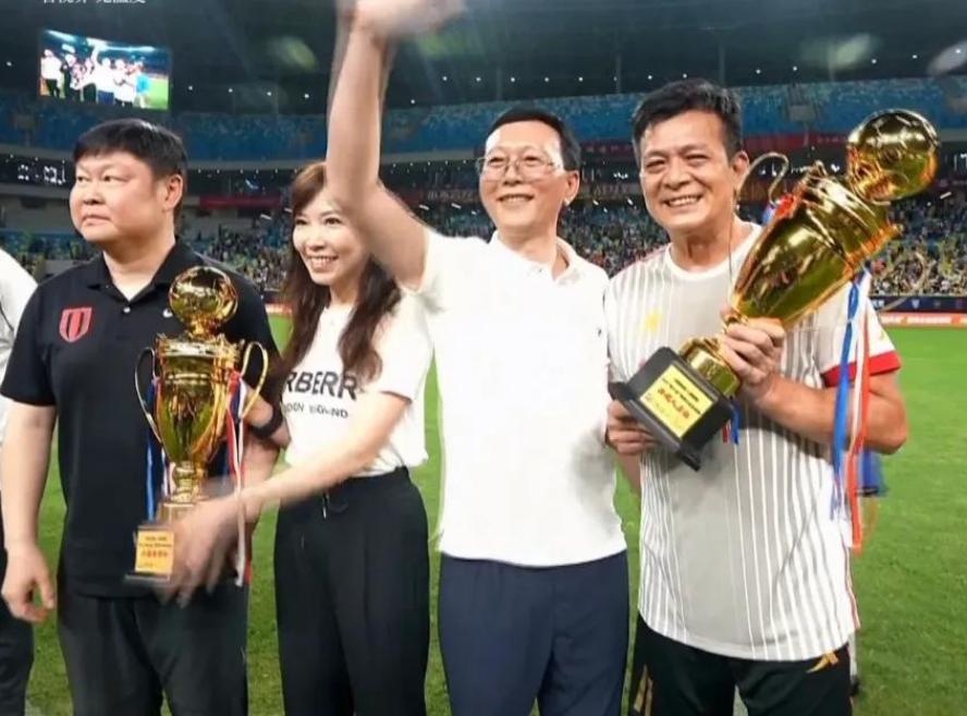 黄日华陈百祥进球,黄日华香港足球队