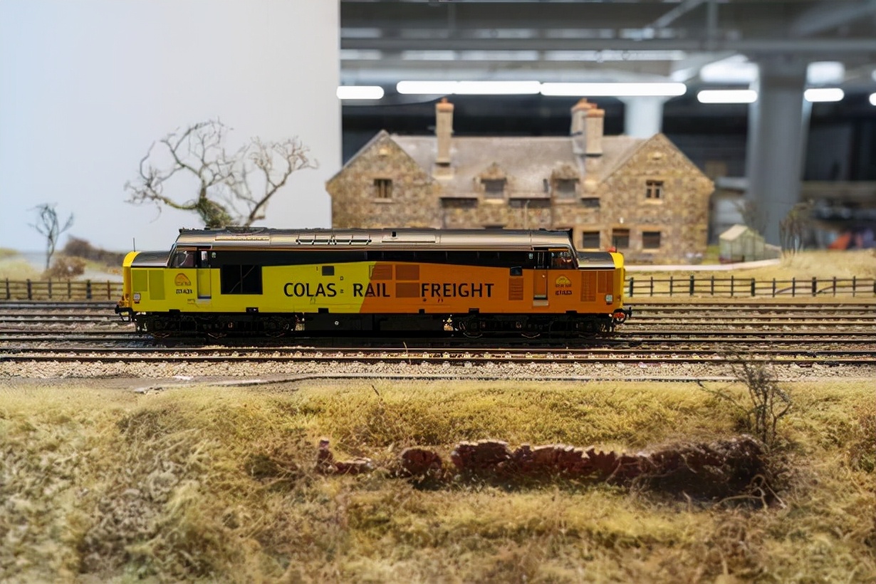 英国男人花了五年打造秘密基地,英国男子花5年打造钢铁地堡