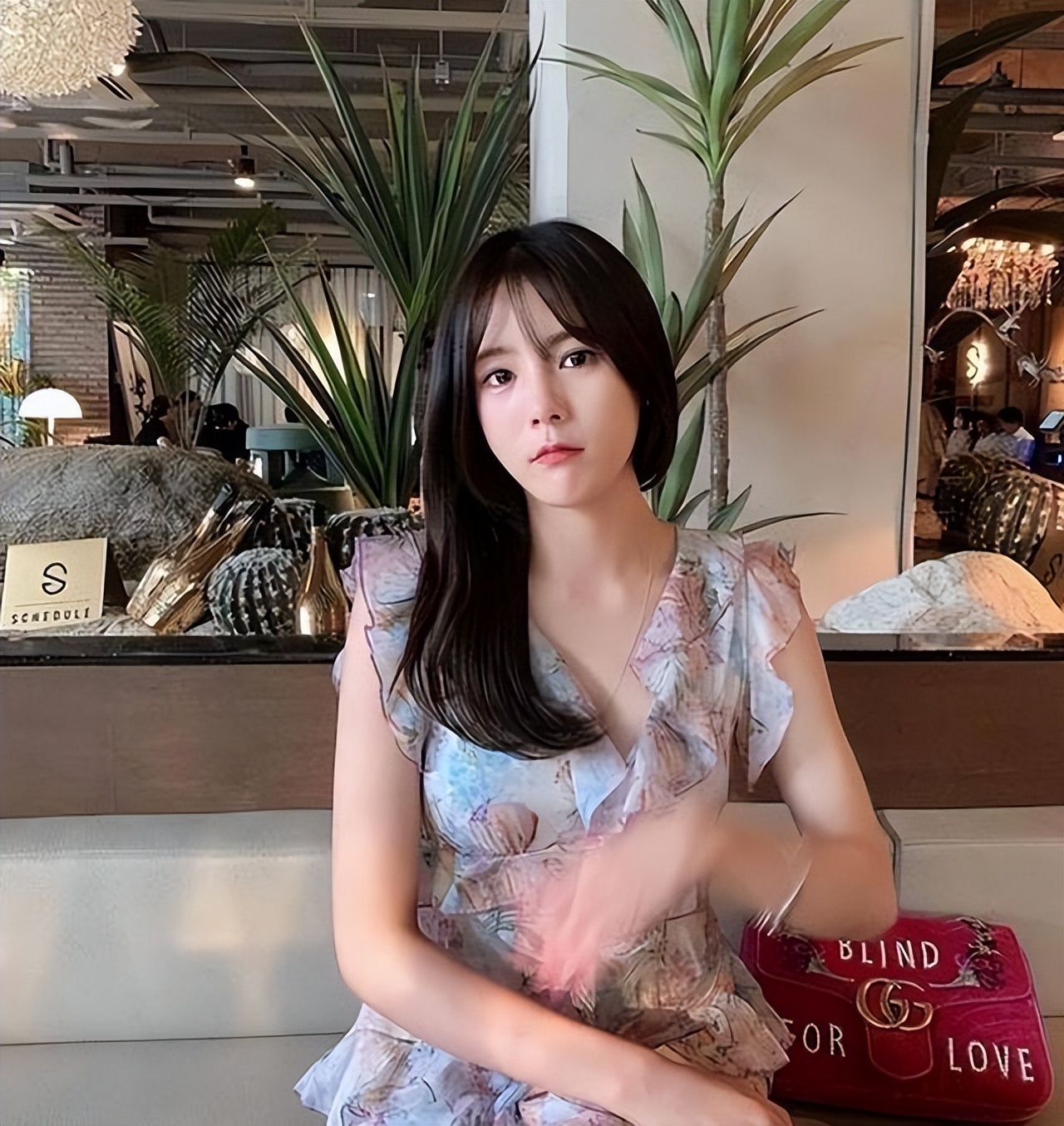 韩国排球女神李多英,韩国排球李多英绿色礼服采访