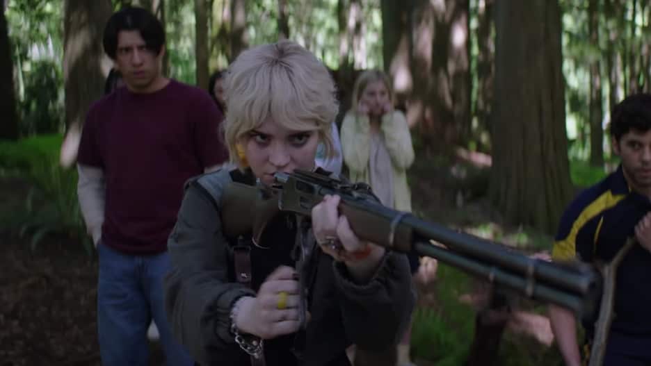 荒野求生女子足球队,黄蜂女vs亡刃