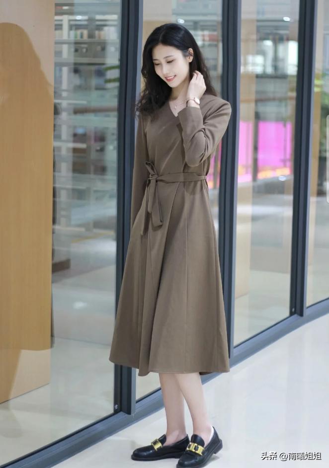 秋季用4双鞋提升时髦感,既能搭裤子又能搭裙子的秋冬鞋