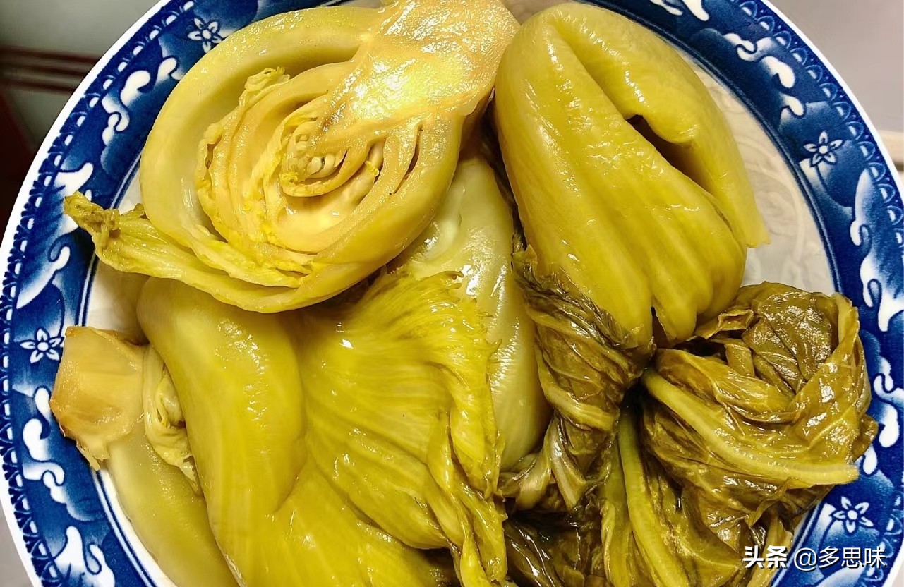 朝鲜族萝卜丝咸菜咸香,咸香萝卜黄瓜辣椒咸菜