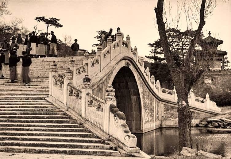 日军兽行：当着男人的面玷污了女儿，临走还残忍割下妻子乳房