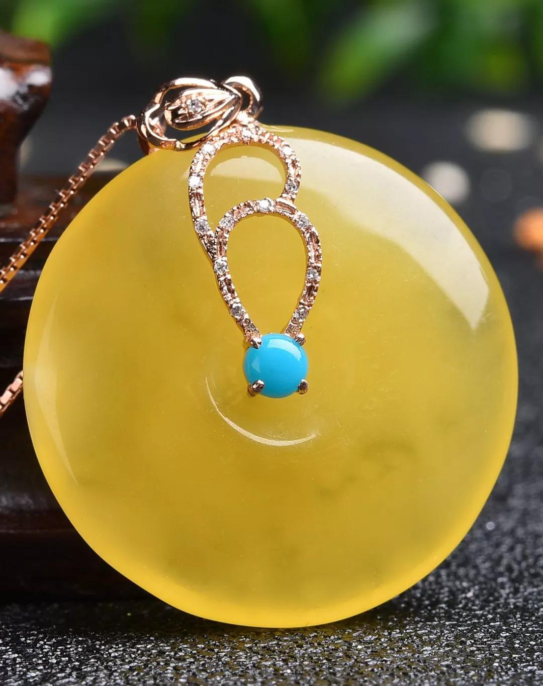 好的蜜蜡有什么特征,蜜蜡越黄越好还是越透明越好