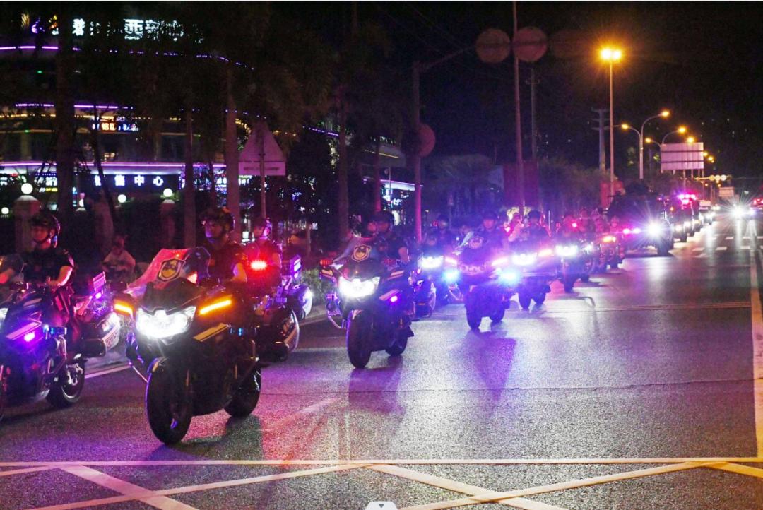 夏季治安打击整治百日行动督导组,儋州市公安强化夜间巡逻