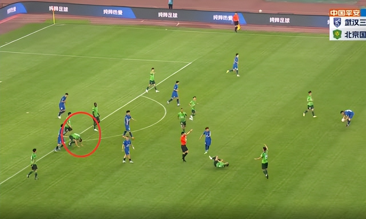 中国足球解围超燃瞬间,中国足球的催泪名场面