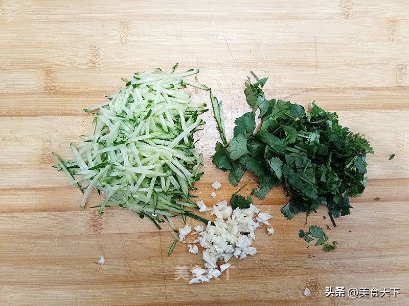 外面卖的凉皮是什么做的,外面买的凉皮还要煮吗