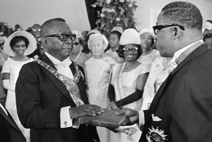 非洲残暴独裁者多伊，死得有多惨？卡扎菲、萨达姆都比他“体面”