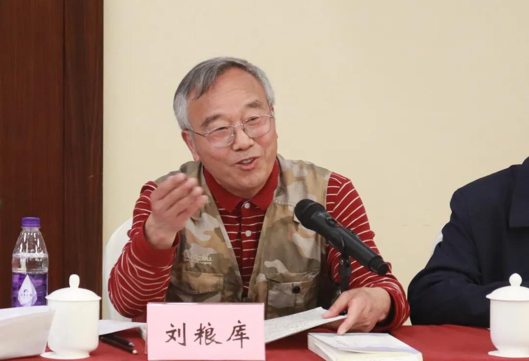 真诚·真情与真理——读屈全绳散文集《解甲楼回眸》的几点感想