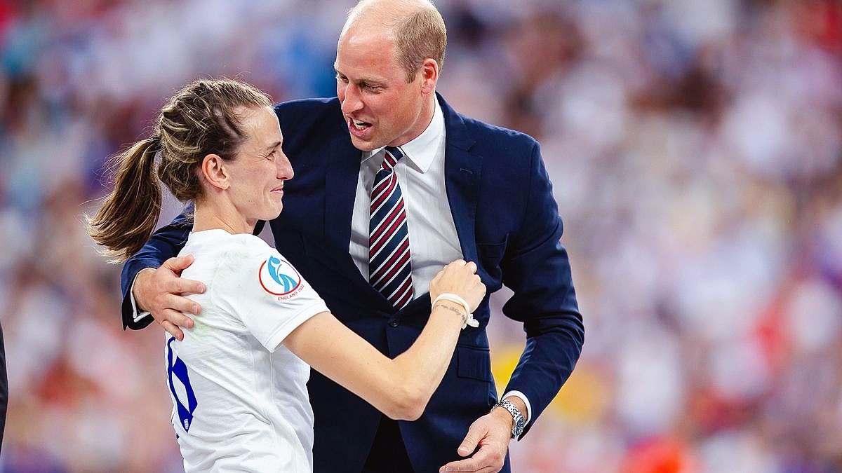 前王室管家：威廉王子拥抱球员的举动可能违反礼仪，但系有意为之