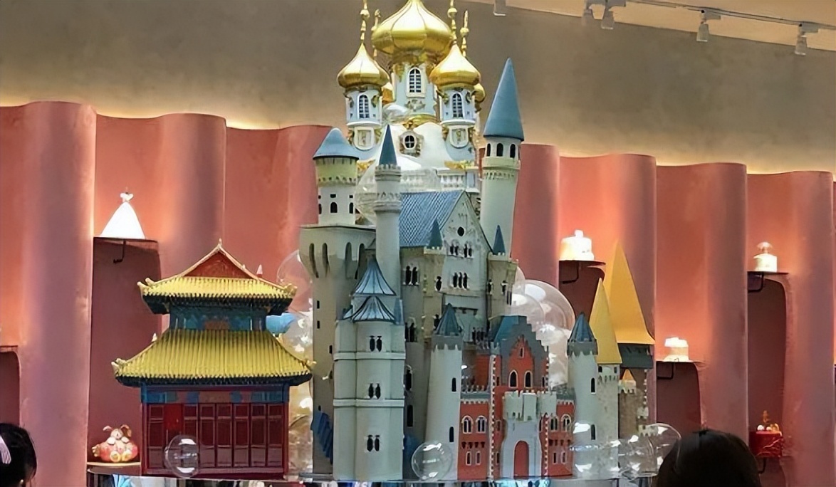 一个蛋糕1314万，中国首家1亿网红店凉了，搬出易烊千玺也没用