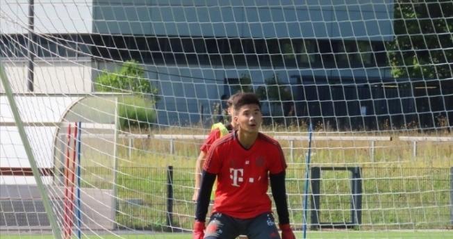 拜仁u19刘邵子洋比赛,拜仁签下18岁中国门将刘邵子洋