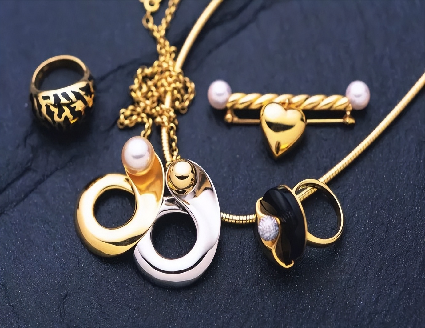 非洲人想不通，为啥我们的大金链子这么便宜，中国人却不抢购