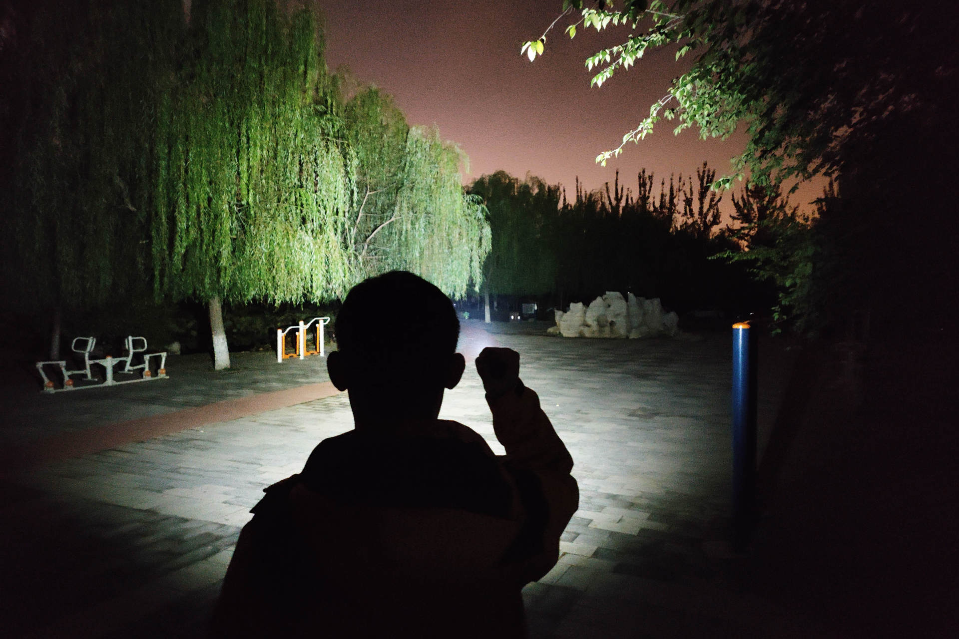 一筒搞定多用途！CYANKSY这款户外手电可是太顶了