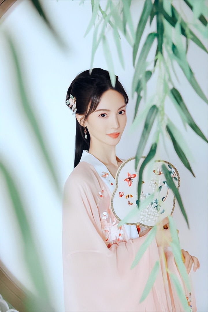 赵露思梁洁邢菲谭松韵,邢菲和赵露思什么关系