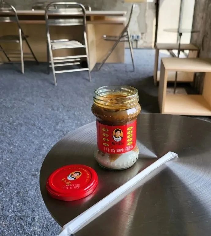 全网疯传的“章鱼拿铁”事件，正在恶心中国年轻人