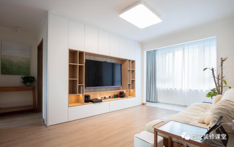 三室二厅简约大白墙原木,135平米大白墙原木风