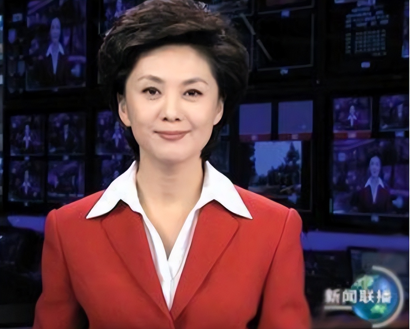 央视主持人海霞经历及婚姻家庭,海霞嫁清华教授恩爱23年视频播放