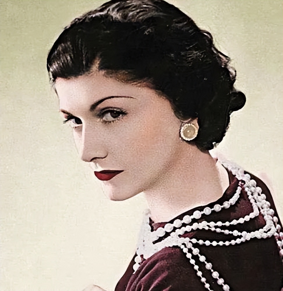 奥黛丽赫本令人印象深刻的事迹,奥黛丽赫本十大经典人物