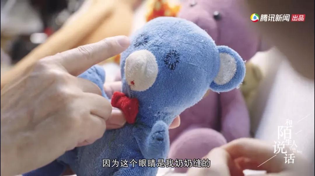 74岁上海“娃娃大夫”走红,花10年治好上千只娃娃:太治愈了