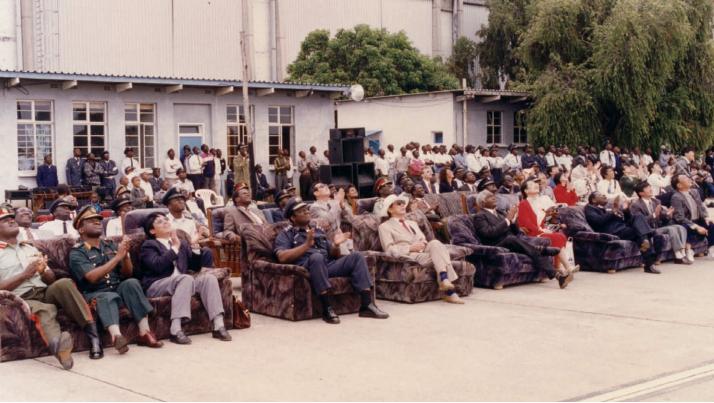 79年赞比亚购买12架歼6,称合同被烧拒付余款,中方反应再获大单