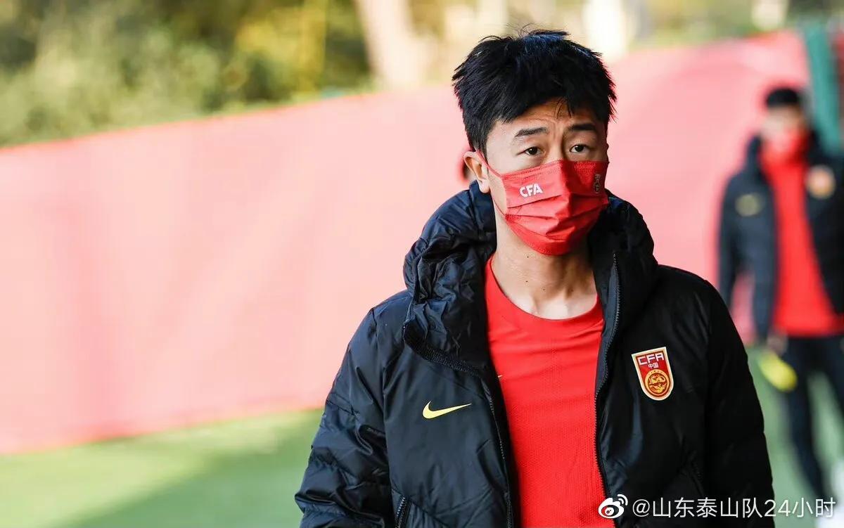 中国国家足球队训练图,利马晒在国家队训练照