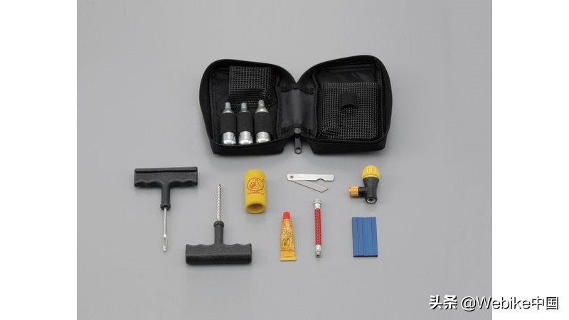 摩托爆胎要换还是修,摩托车爆胎时驾驶人怎么操作