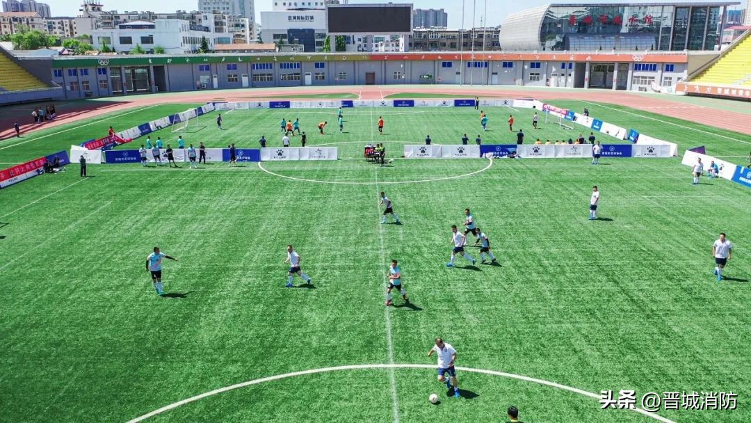 绿茵场上展风采,绿茵场上