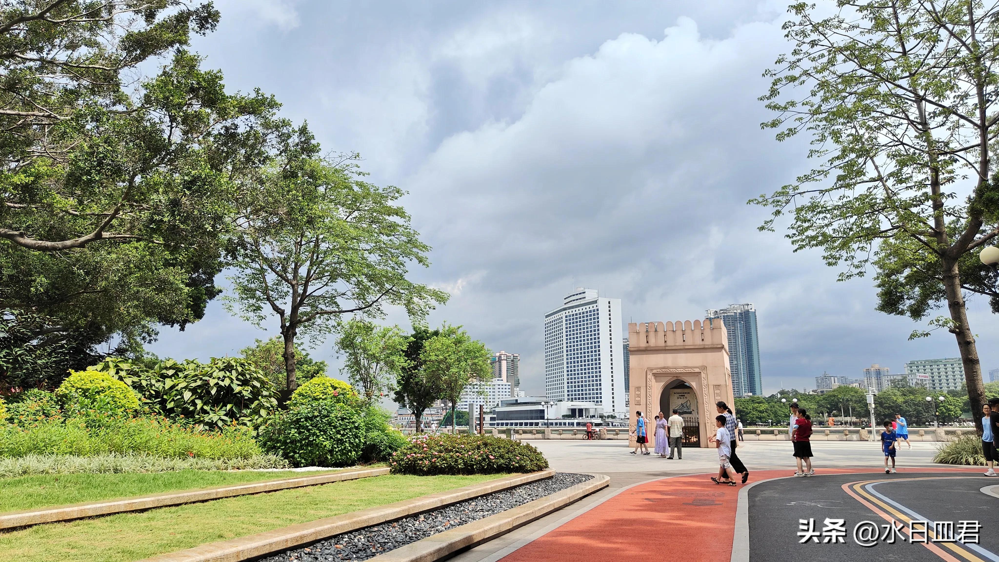 在广州洲头咀公园收到小朋友送的礼物