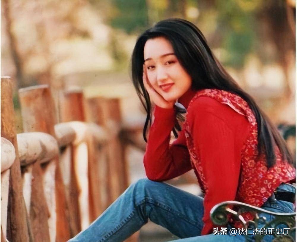 男友赖文峰出狱后娶妻生子，而杨钰莹至今单身，她在追求什么