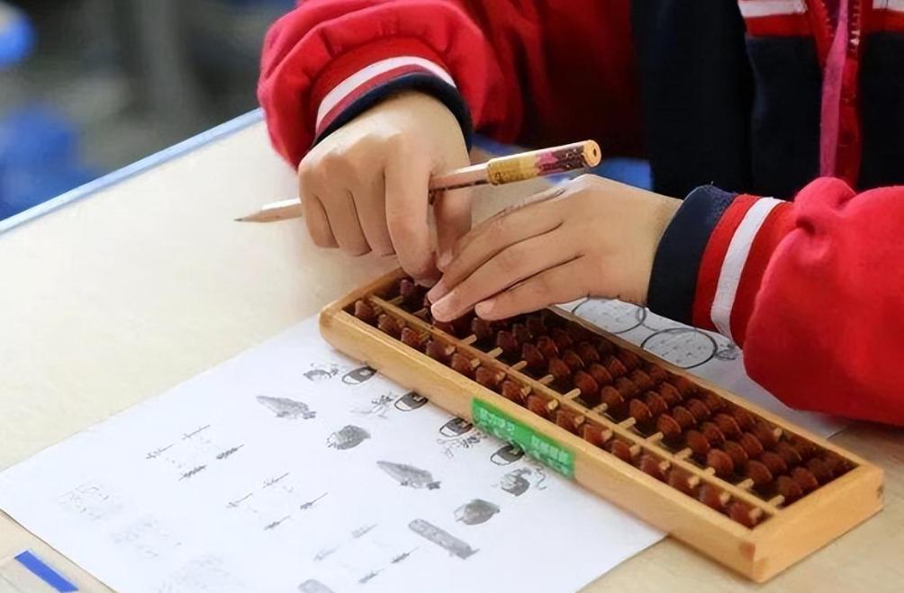 内蒙6岁天才女孩特招入伍,蒙古6岁女孩破格入伍