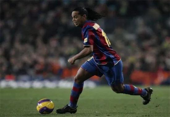 小罗为什么是足坛最好的精灵,被称为足球精灵的人