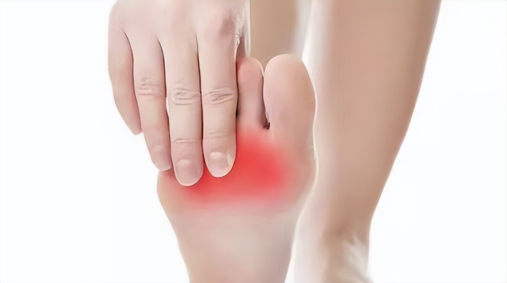 脚底板爱进风什么原因,脚底板长茧子走路疼怎么办