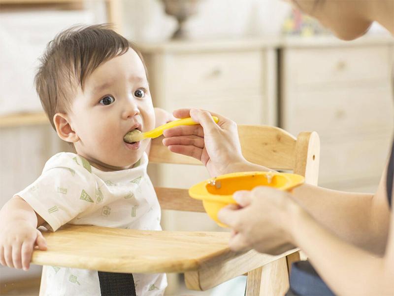 一岁两个月宝宝吃母乳还有营养吗,宝宝一岁两个月吃什么饭