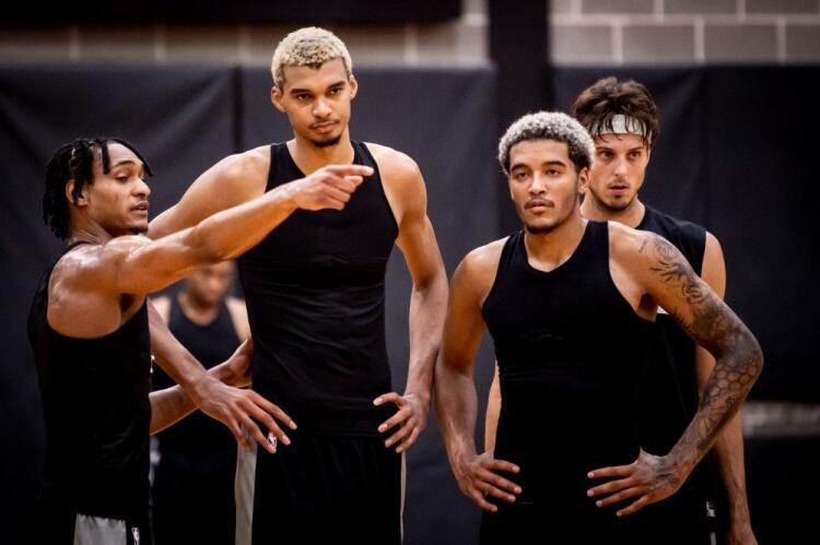 邓肯大卫罗宾逊文班亚马,马刺下赛季能夺冠吗