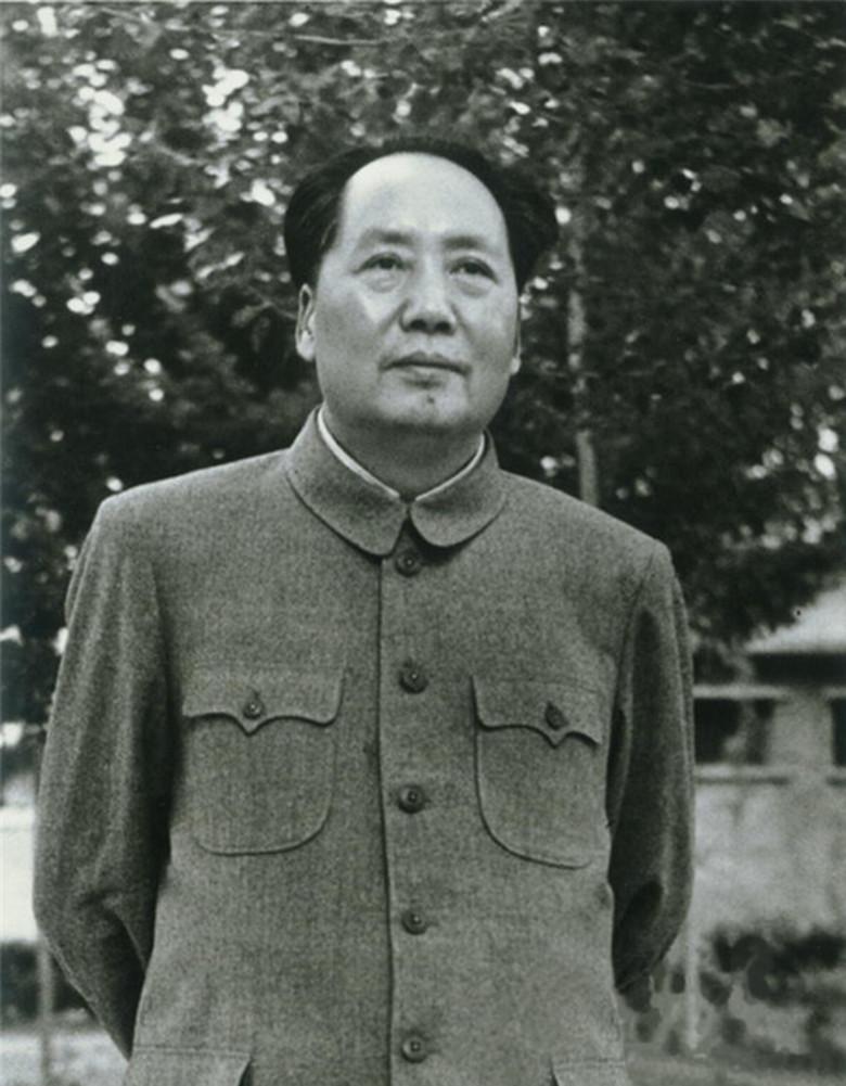 52年毛主席游孔庙，饶有兴致地抛出问题：有人知道孔子是姓什么？