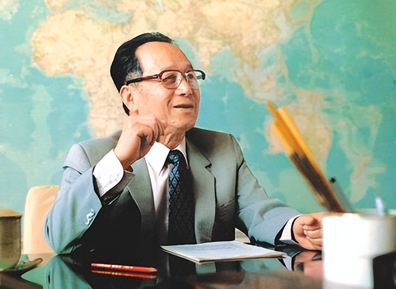 他是邓公的得力干将，17岁参加革命，61岁官至副国级，96岁去世